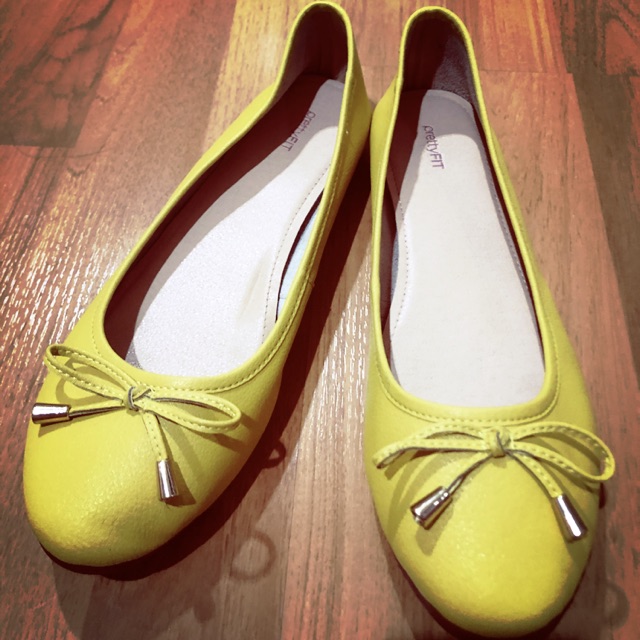 รองเท้าผู้หญิง รองเท้าคัทชู หนังแท้ สีเขียวตอง แบรนด์ดังจากสิงคโปร์ Pretty Fit