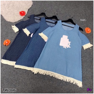 👗Pfashion [ส่งไว!!🚛] P7846 	เดรสยีนส์เทียมเว้าไหล่ ฉลุรู  Off-the-shoulder faux denim dress