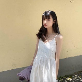 🧁 Long white dress ชุดเดรสสายเดี่ยว สีขาว ปลายแต่งลูกไม้ ไม่มีซับใน ปรับสายได้ 🌈