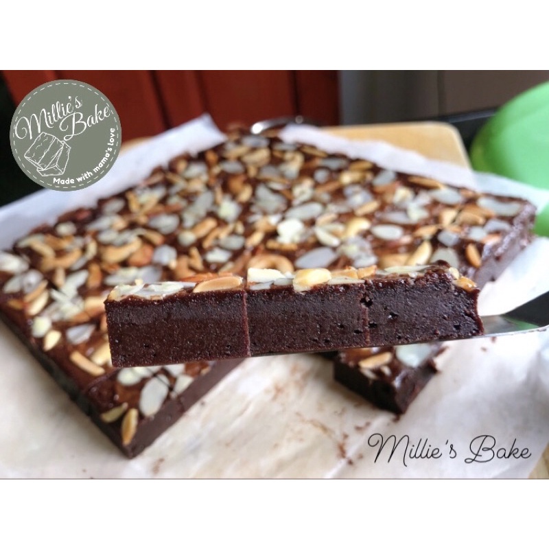 Fudge Brownie บราวนี่แบบปอนด์