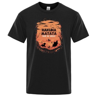 เสื้อยืด พิมพ์ลาย The Lion King Hakuna MatatasimbaS Friend Pumbaaimons พลัสไซซ์ ของขวัญวันเกิด สําหรับผู้ชาย