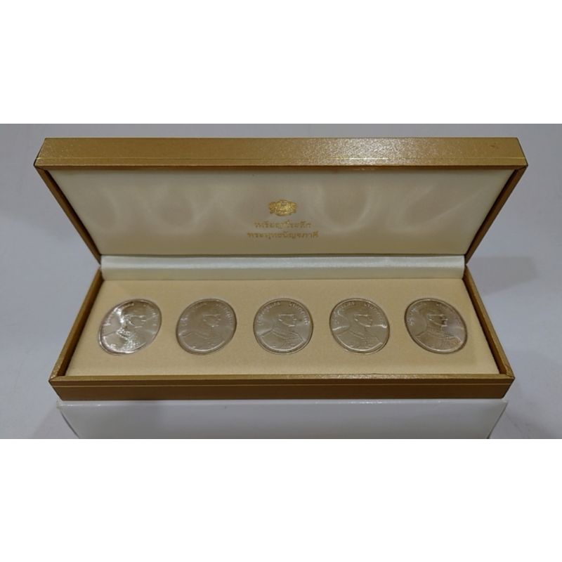 เหรียญ ที่ระลึก พระพุทธปัญจภาคี รับประกันแท้💯% เนื้อเงิน พิมพ์ใหญ่ พระรูป รัชกาลที่9 ร9 ครบชุด 5 เหรียญ พร้อมกล่อง