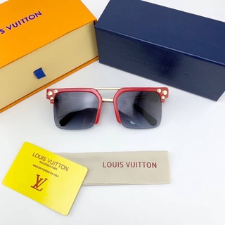 LOUIS VUITTON PEARL RED TRIM BLACK SQUARE-FRAME SUNGLASSES แว่นตากันแดดแบรนด์หลุยส์วิตตอง เลนส์ทรงเหลี่ยม ขอบแดง แต่งมุก