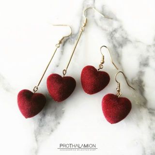 Korea Cute Velvet Heart Earrings : ต่างหู ตุ้มหู เกาหลี หัวใจ กำมะหยี่ สีแดง น่ารัก