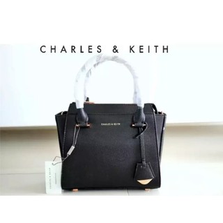 CHARLES &amp; KEITH MINI CITY BAG กระเป๋าสะพายข้าง กระเป๋าถือ กระเป๋า ของแท้ 100% สวยหรู