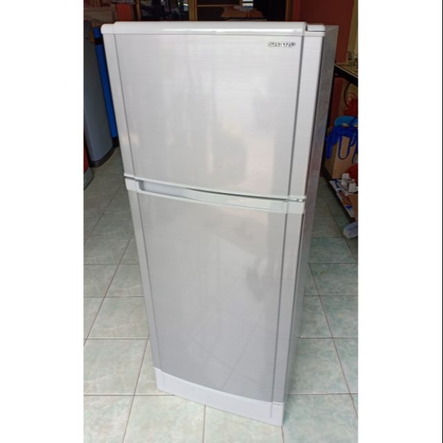ตู้เย็น2ประตู ยี่ห้อชาร์ป ขนาด 5.9 คิว สีบลอนเทา สภาพ90-95%