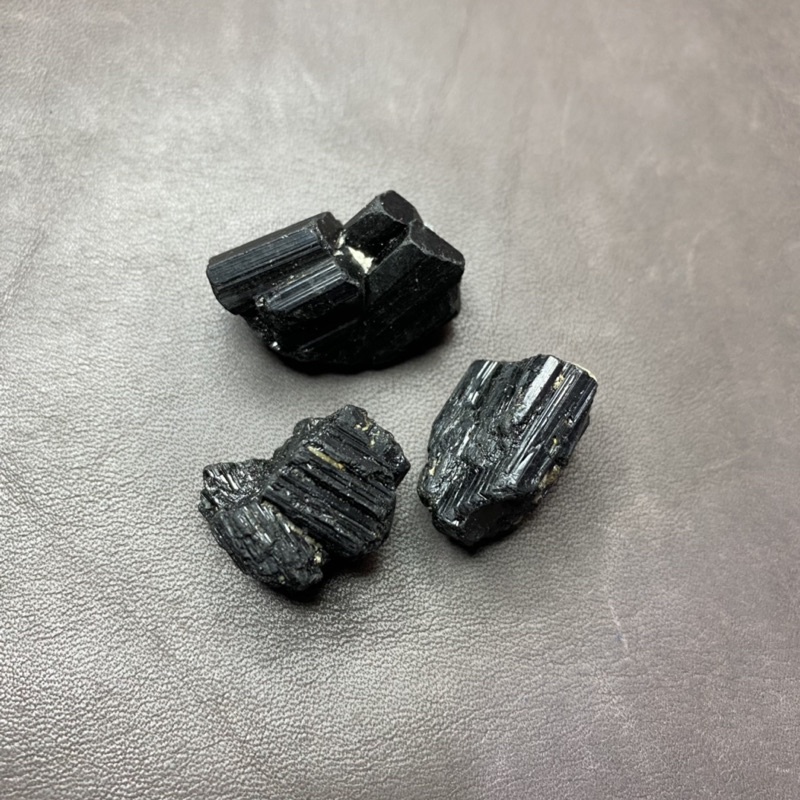 หิน สีดำ แบล็คทัวมาลีน Black Tourmaline พลอยก้อน พลอยดิบ พลอยแท้