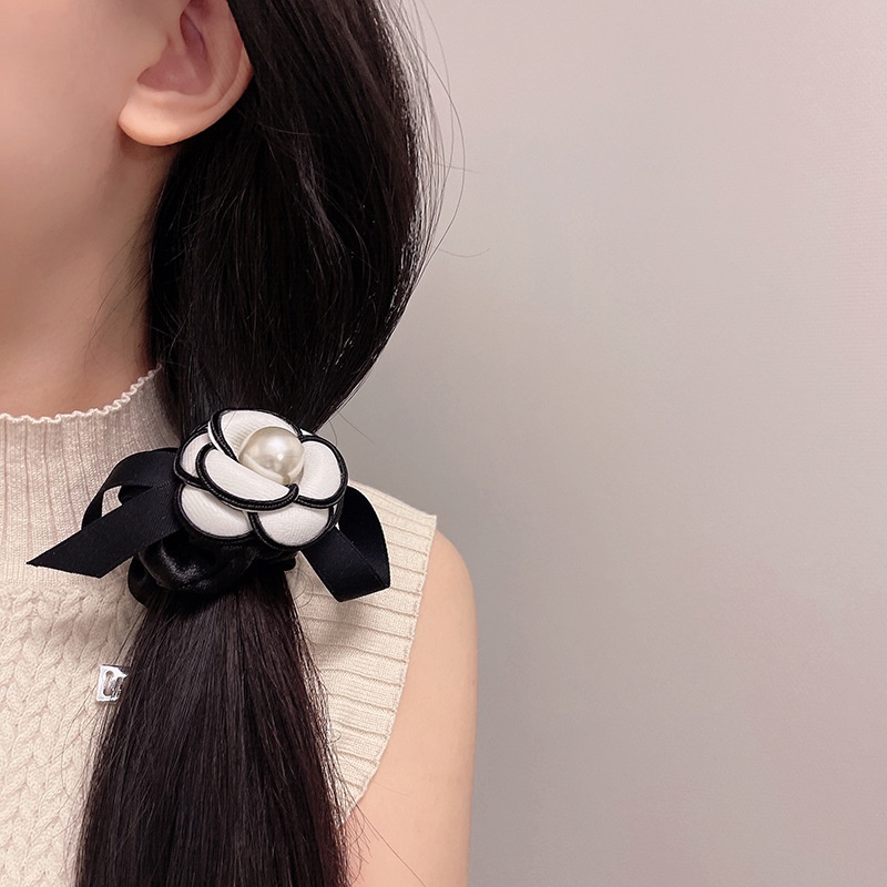 [Magpie] ยางรัดผม ประดับไข่มุก ดอกคามิเลีย ขนาดเล็ก สไตล์เกาหลี คลาสสิก หรูหรา เครื่องประดับ สําหรับผู้หญิง