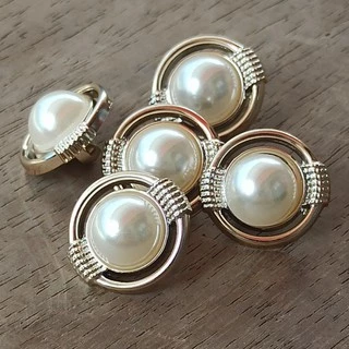 กระดุมแฟชั่น สวยๆๆ มีหลายแบบ ขนาด 18-25มม.(จำนวน 5 ชิ้น)