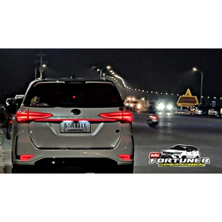 คาดเอวท้ายมีไฟหรี มีไฟเบรค สีดำเงา สำหรับ  #GRsport #Leader #Legender #MC #NewFortuner
