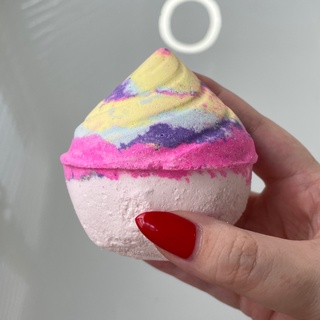 (ของใหม่) Lush Unicorn Poop Bath Bomb 170g