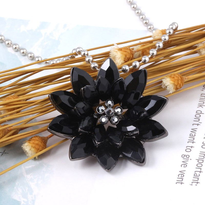 Marvels Spider-Man Heroes Expedition Bronze Black Dahlia สร้อยคอคริสตัล Love Flower Lady จี้