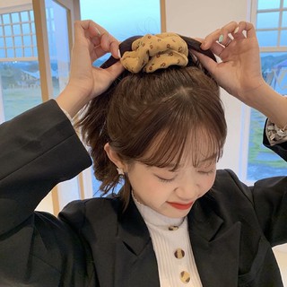 Scrunchie 🥕 ยางรัดผมพิมพ์ลายดอกไม้น่ารัก มี 4 สี รุ่นนี้ผ้าหน้าเป็นทรงสวยมากค่า พร้อมส่งจ้า