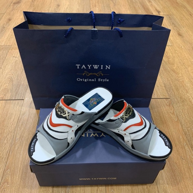 มือ1 รองเท้าแตะTaywin