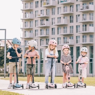 [ใช้โค้ดคู่ลดเพิ่ม] Scoot and Ride Highway Helmet หมวกกันน็อคเด็ก สำหรับ Scooter/จักรยาน สวมใส่ง่าย มีไฟ LED 3 โหมด