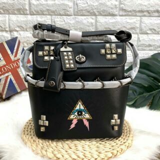 New!!
COACH ROXIE BAG WITH PYRAMID EYEแท้💯outlet