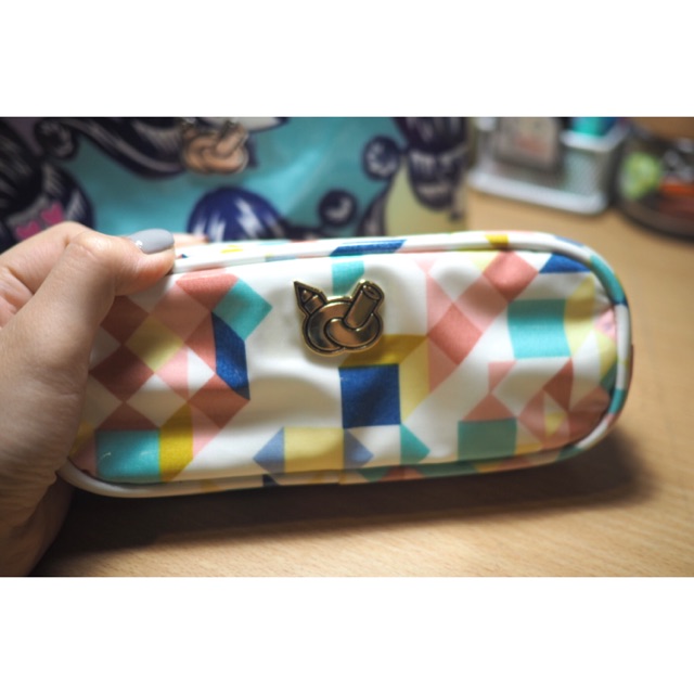 Kloset กระเป๋าดินสอ pixel used like new!