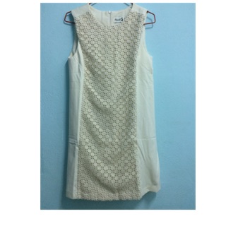 เดรสงานป้าย แต่งฉลุลายดอก ผ้าหนานิ่ม ทิ้งตัว ซิบหลัง size M