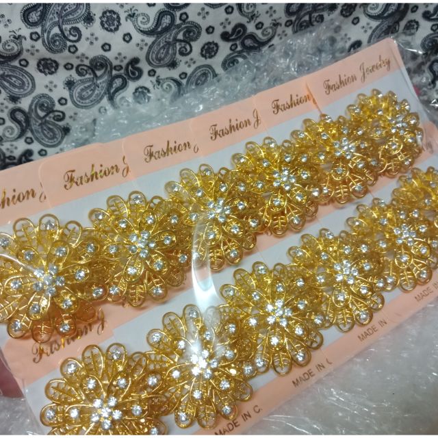 เข็มกลัดสีทองยกโหล 12 ตัว