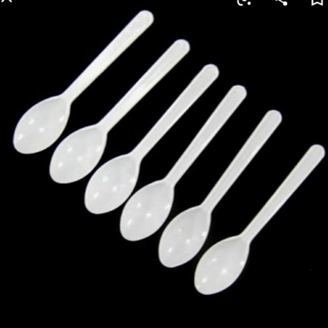 ช้อนพลาสติก สีขาว (ช้อนรีน่า สีขาว) ใช้ตักไอศครีม ขนมหวาน ขนมเค๊ก ดูสะอาดได้ตามต้องการ แพคละ50ชิ้น
