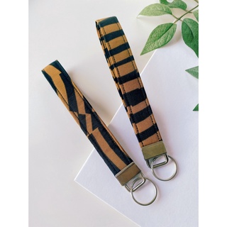 พวงกุญแจ key Fobs handmade Size M •V BROWN•