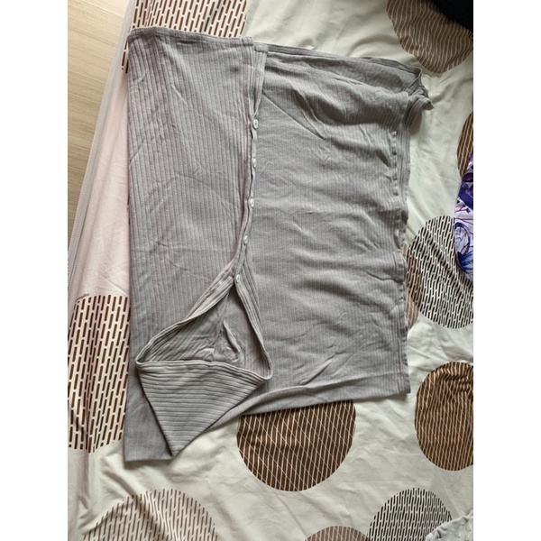 ผ้าคลุมให้นมสีเทา ของ QD little things