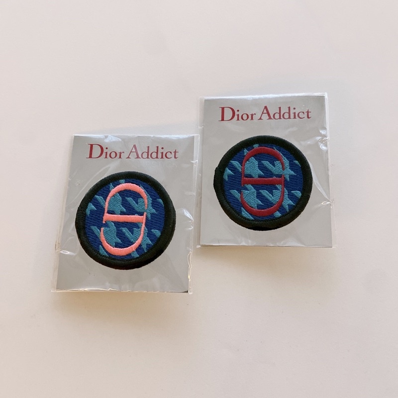 [📮พร้อมส่ง-ของแท้] เข็มกลัดดิออร์ DIOR Cosmetics - Dior Addict Embroidered VIP Gift Pin Badge