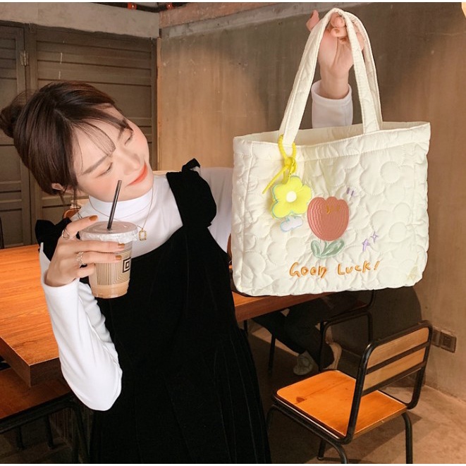 🌺กระเป๋าผ้านุ่มนิ่ม กระเป๋าถือ ลายดอกไม้ สีขาว (A221)