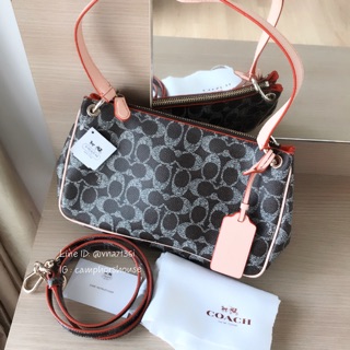 🌟พร้อมส่ง🌟COACH CHARLEY CROSSBODY IN SIGNATURE  กระเป๋าหนังทั้งใบ มาพร้อมสายสะพายยาว สามารถถอดออกได้ สะพายได้ 2 แบบ