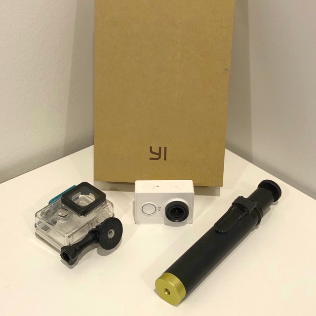 Xiaomi Yi Action Camera พร้อมไม้เซลฟี่ + waterproof housing case