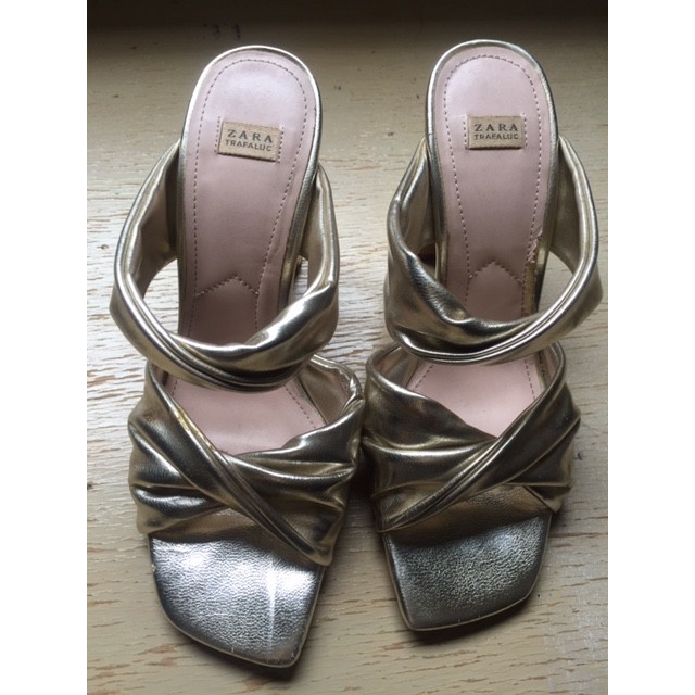 Zara Shoes Golden รองเท้า Zara