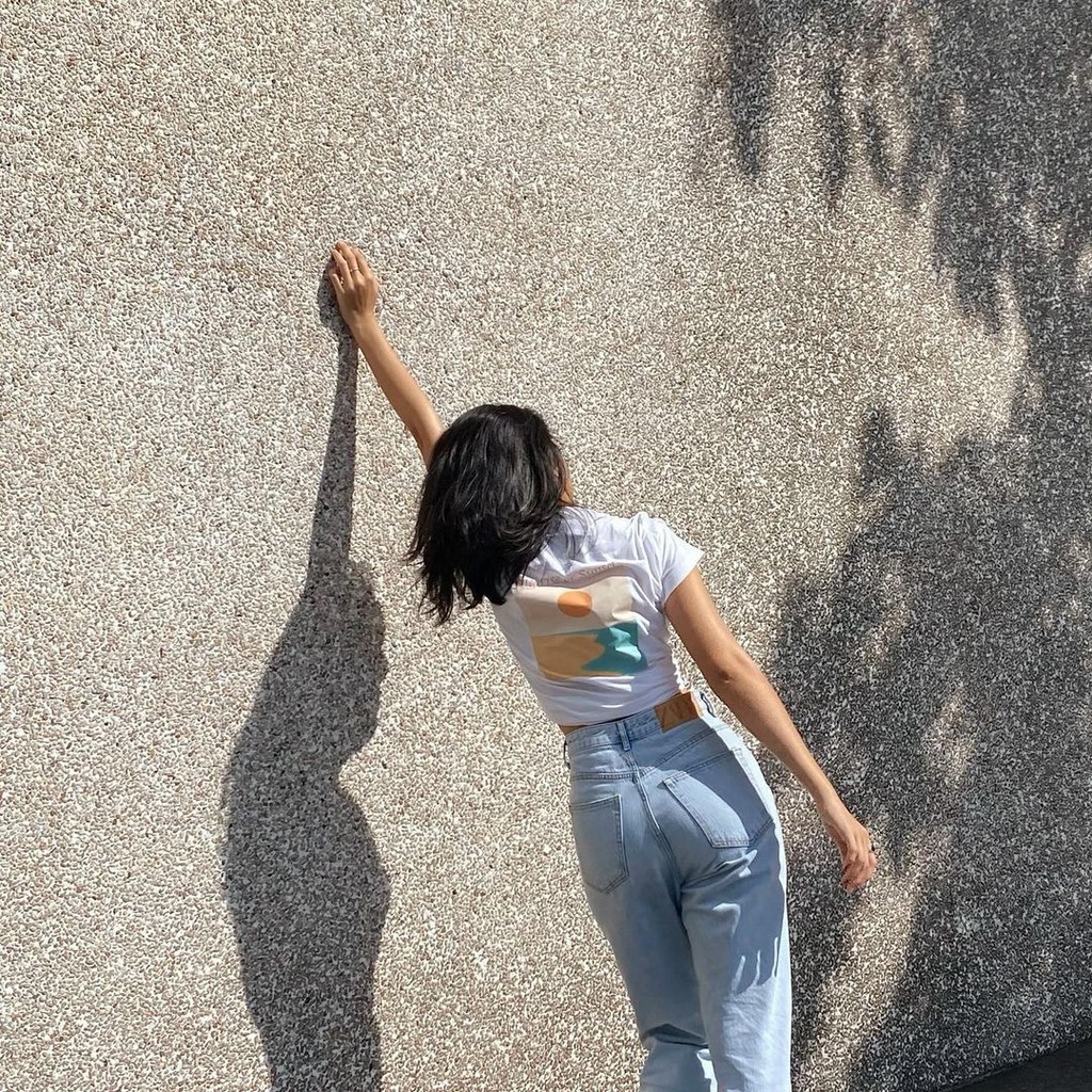 HAY - เสื้อยืด ลาย Sunrist or Sunset