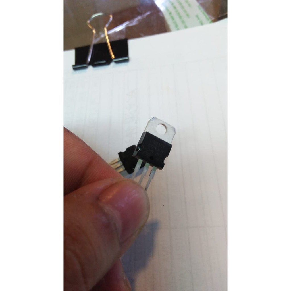 ทรานซิสเตอร์ L7815 L 7815