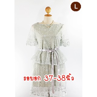 E2171-1D-L-📌📌Sale-สินค้ามีตำหนิ-ชุดเดรสสาวอวบ สีเทาอ่อน ผ้าลูกไม้ดอกเล็กน่ารัก พร้อมสายผูกโบว์ที่เอว คอปาดตื้น