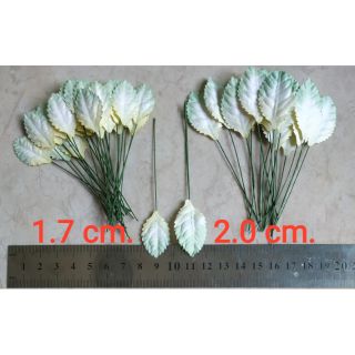 ใบกุหลาบกระดาษสา ใบกว้าง1.7-2.0cm. สีเขียวอ่อนทูโทน มีก้าน