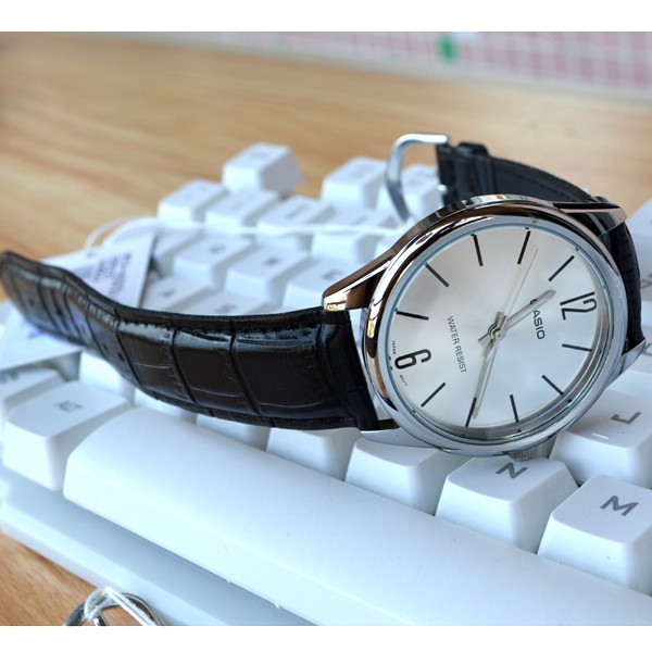 แท้ Casio คู่นาฬิกาคู่ชาย และนักเรียนหญิงนาฬิกาแฟชั่น Trend Simple Luminous Quartz Watch Female