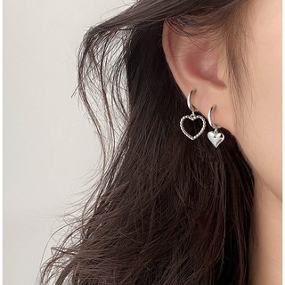 112-goodgift_station s925 asymmetric love earrings ต่างหูเงินแท้ 925 ห่วงกลมแบบล็อคห้อยหัวใจ 2 ข้างหัวใจไม่เหมือนกัน