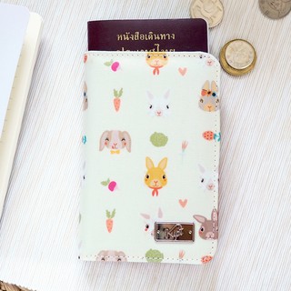 KEPT Peter Rabbit Passport Case ซองใส่พาสปอร์ตลายPeter Rabbit (creamy nude)