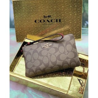 coach คล้องมือ เป็น set นะคะ มาพร้อทกล่องเลยจ้า แท้100% ค่ะ ราคาดีมาก ส่งฟรี