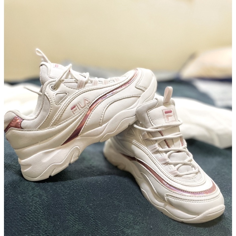 รองเท้าผ้าใบแท้ Fila Ray Prism