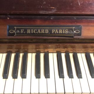 เปียโน f.ricard.paris