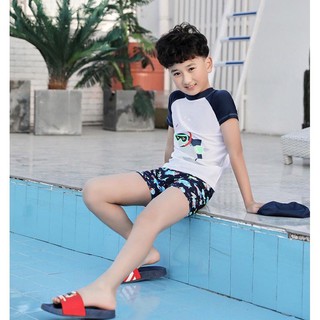 ราคาSALABO(พร้อมส่ง)  ชุดว่ายน้ำเด็ก ขาสั้น((พร้อมหมวกฟรี))2-14ขวบ🏊‍♂️