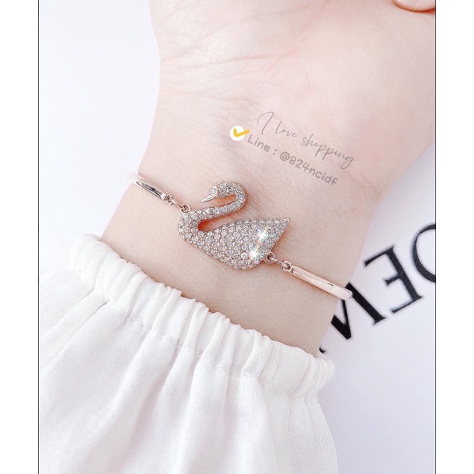 🔥กำไลหงส์แท้ 💯 ถูกที่สุด🔥 กำไลหงส์Swarovski iconic swan 🦢 พร้อมใบรับประกัน  เข้าได้ทุกสาขาทั่วประเทศ