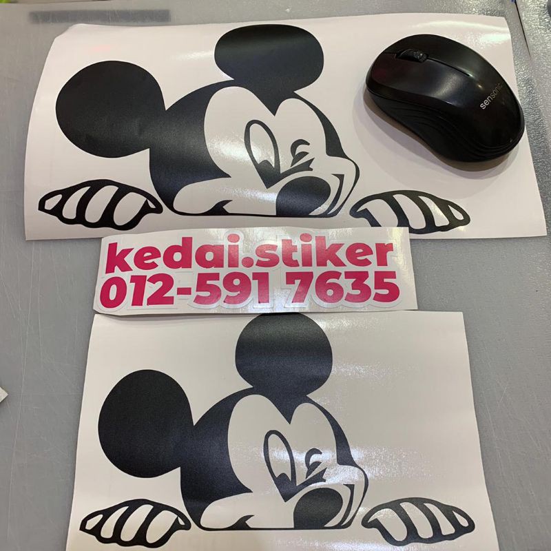 stiker Mikey mouse tampal di kereta
