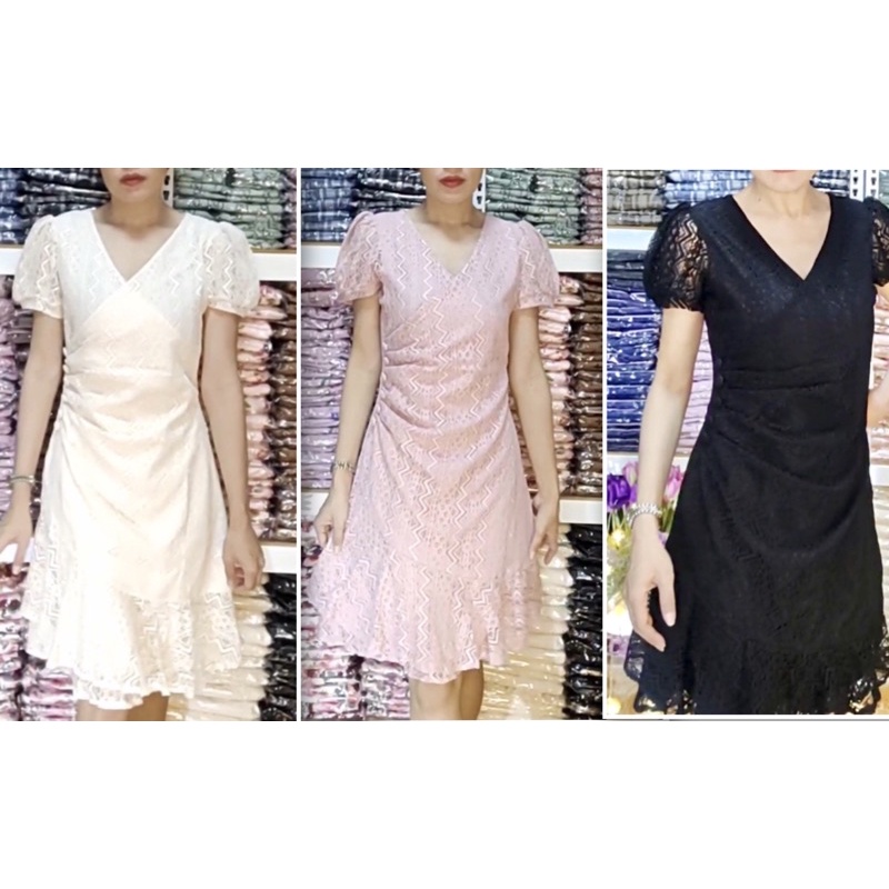 AP Style เดรสลูกไม้ คอวีป้าย แขนสั้น ผ้าลูกไม้ สีดำ แต่งกระดุมข้าง size S M