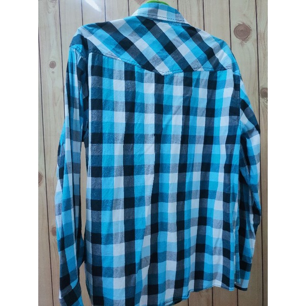 เสื้อเชิ้ตลายสก๊อตตัวนี้หล่อมาก พี่สมรักษ์คำสิงห์ ใส่บ่อยๆแต่ก่อน อก44-46 ราคาเบาๆ620บาท 21$ 21usdt