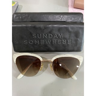 used!แว่นกันแดด sunday somewhere ใช้ไป2ครั้งมีรอยนิดหน่อยตามภาพ มือ1ราคา11000