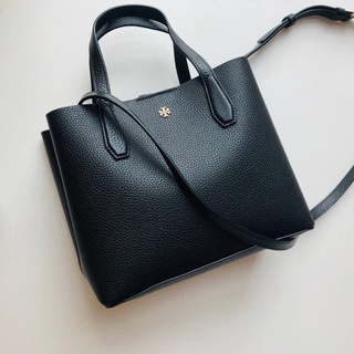 (ผ่อน0%) กระเป๋าสะพายข้าง TORY BURCH BLAKE TOTE WITH LONG STRAP - BLACK / DEVON SAND - SMALL 85985 หนังแท้ สีดำ