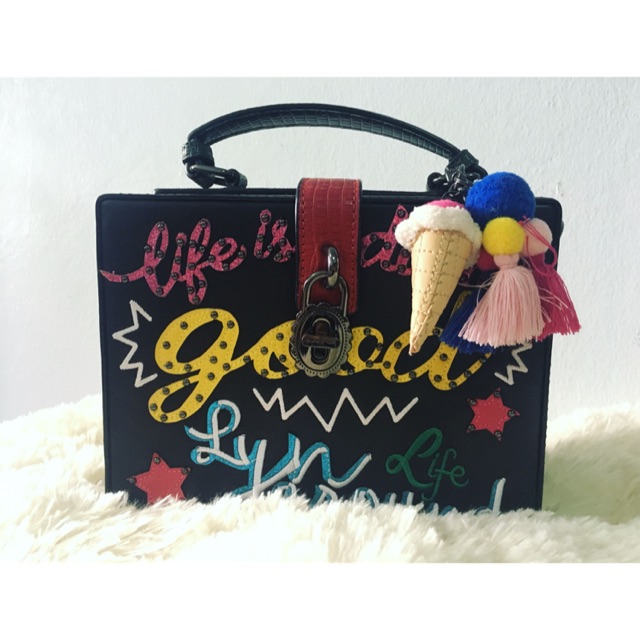 กระเป๋า Lynaround