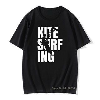 ใหม่ เสื้อยืดแขนสั้น พิมพ์ลาย Kitesurfing Boarding Surfinger สีดํา สไตล์ฮาราจูกุ สําหรับผู้ชายสามารถปรับแต่งได้